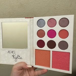 The Diary Palette Kylie Cosmetics